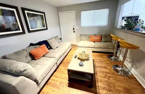 Midtown House | Cozy Haven At Hawthorne