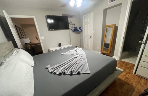 Midtown House | Cozy Haven At Hawthorne