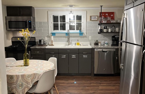 Ste Genevieve House | Cozy Haven Little Hidden Gem Sleeps 4