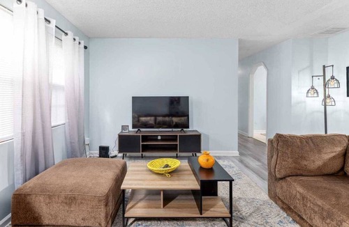 Scottdale House | Cozy Haven on Third Ave