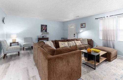 Scottdale House | Cozy Haven on Third Ave