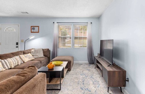 Scottdale House | Cozy Haven on Third Ave