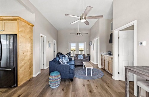 Bermuda Beach House | Cozy Haven- short walk to beach