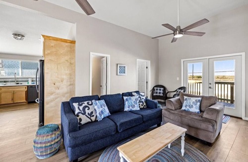 Bermuda Beach House | Cozy Haven- short walk to beach
