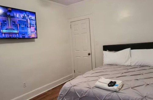 Lower Vailsburg House | "Cozy Haven Steps from Branch Brook Park 🌳"