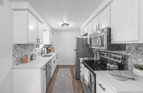 Parkville House | Cozy Haven with Modern Comforts