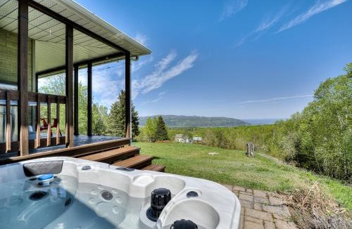 Baie-St-Paul House | Cozy Haven with Spa & Stunning Views