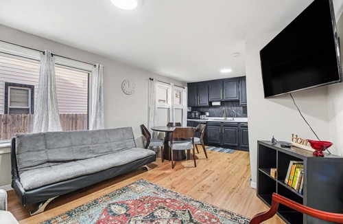 Hazel Park House | Cozy Hazel Park 2BR retreat w/free parking near top attractions