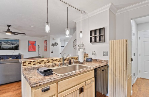 Heber House | Cozy Heber getaway, pet ok, sleeps 9, BBQ, firepit