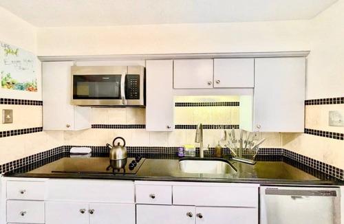 North Dallas Condo | Cozy Hideaway, Central Location, Modern Elegance