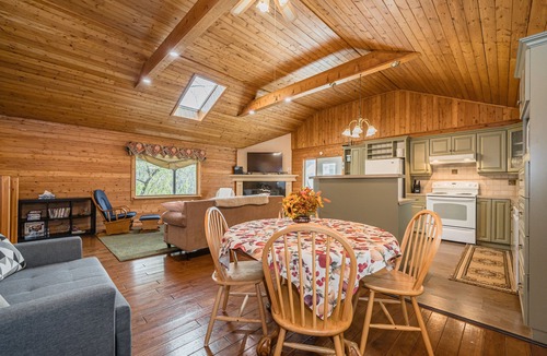 Colpoys Bay Cabin | Cozy Hideaway: Hot Tub & Nature Escapes