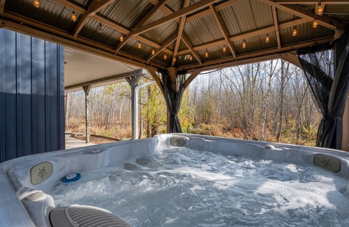 Colpoys Bay Cabin | Cozy Hideaway: Hot Tub & Nature Escapes