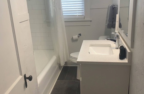 Miller House | Cozy Hideway, in the center of OKC