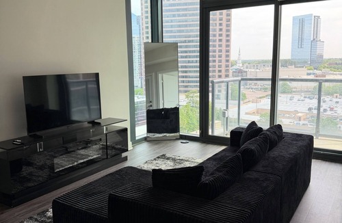 North Buckhead Apartment | Cozy high rise in Buckhead with city view
