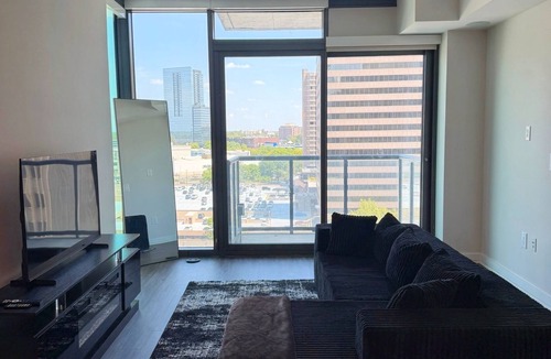 North Buckhead Apartment | Cozy high rise in Buckhead with city view