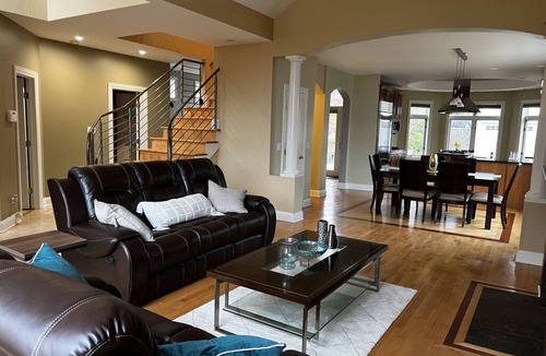 Deerfield House | Cozy Highland Park Home