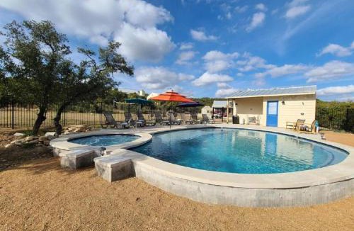 Dripping Springs House | Cozy Hill Country Cottage Rental for Romantic Weekend Getaways from Austin