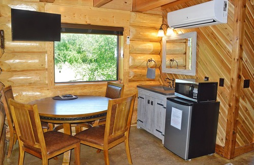 Marble Falls Cabin | Cozy Hill Country Cabin Near Lake King Loft