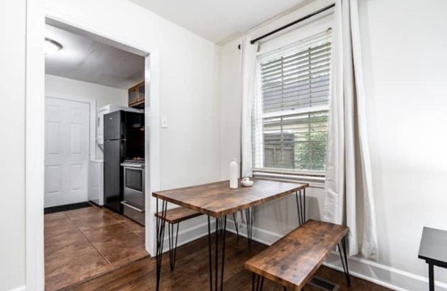 Hillcrest House | Cozy Hillcrest Home