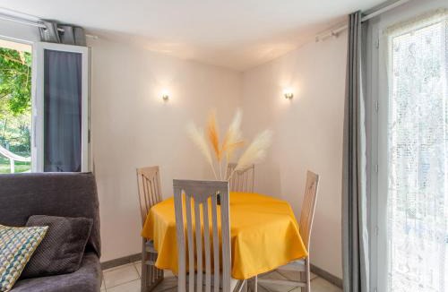 Berre-des-Alpes House | Cozy Hillside Escape in Berre