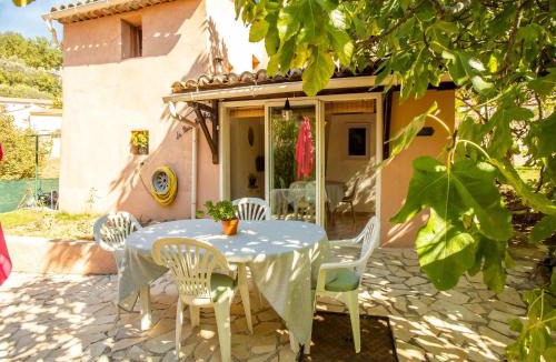 Berre-des-Alpes House | Cozy Hillside Escape in Berre