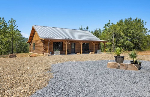 Pickens Cabin | Cozy hilltop cabin in the Kiamichi Mountains