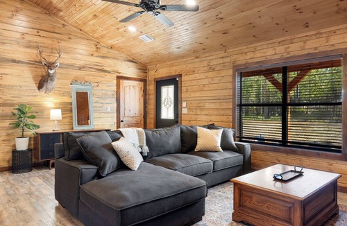 Pickens Cabin | Cozy hilltop cabin in the Kiamichi Mountains
