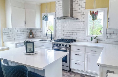 Points East House | Cozy Hilltop Retreat w/Hot Tub, Firepit & Deck. Pet-Friendly!