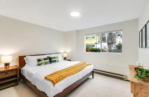 Minor House | Cozy Hilltop Seattle Stay with Yard & Parking