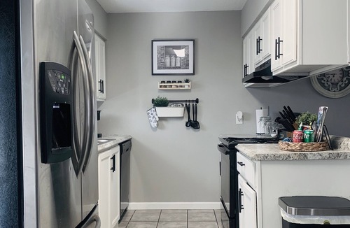 Paris House | Cozy & Hip 2-bedroom home - 5 min from Downtown