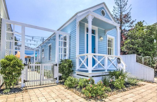 San Jacinto House | Cozy Historic Beach Cottage II