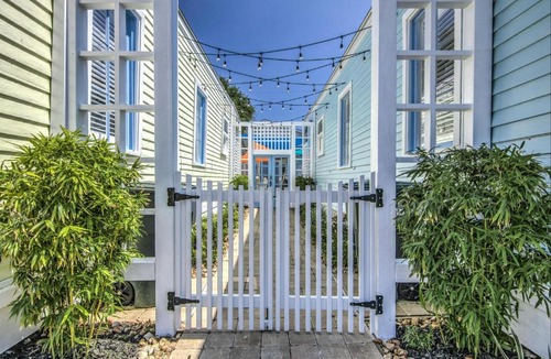 San Jacinto House | Cozy Historic Beach Cottage II