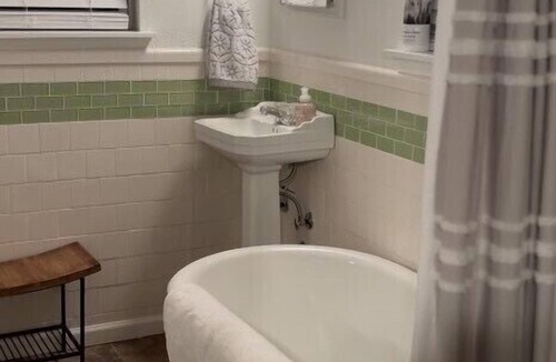 Sulphur Springs House | Cozy Historic Carriage apt. Steps from dining /boutiques/entertainment!