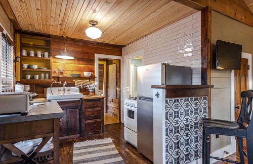 Fairmount Cottage | Cozy historic cottage in historic Fairmount
