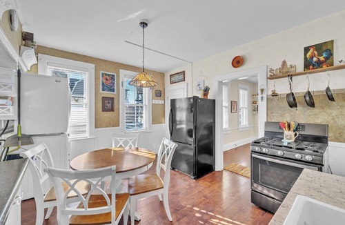 Racine House | Cozy, historic Cream City brick, "Workers Cottage" 2 blocks from Lake Michigan.