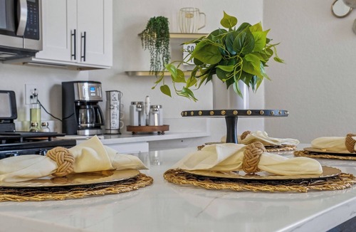 Denver Heights Apartment | Cozy Historic Gem: 5 Mins to Downtown SA