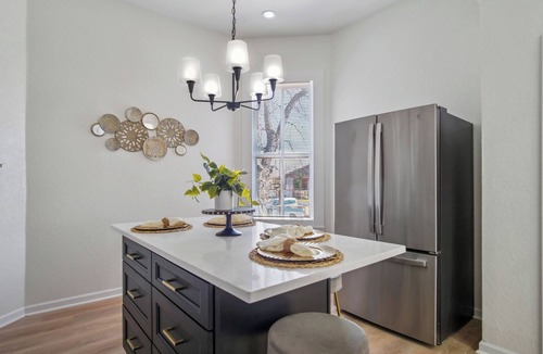 Denver Heights Apartment | Cozy Historic Gem: 5 Mins to Downtown SA
