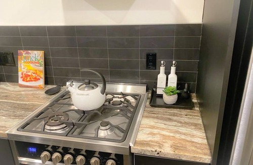 SoNo Apartment | Cozy Historic Midtown Apartment