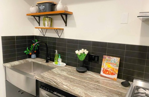 SoNo Apartment | Cozy Historic Midtown Apartment