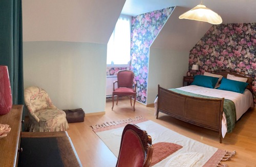 La Chapelle-Saint-Aubin Bed & Breakfast | Cozy House with Pool, Close to Le Mans, Parking Included