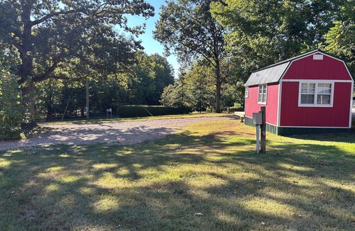 Silva Cabin | Cozy hobby farm cabin under the stars!