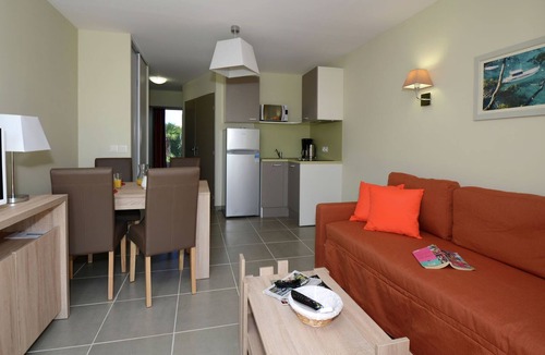 Salleles-d'Aude Apartment | Cozy holiday home with terrace surrounded by vineyards