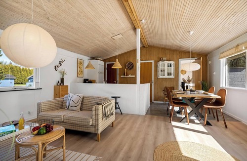 Amtoft House | Cozy holiday home 350 meters from the water in Amtoft.