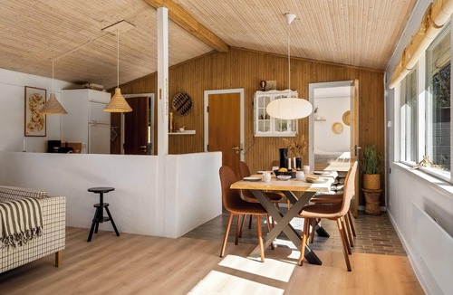 Amtoft House | Cozy holiday home 350 meters from the water in Amtoft.