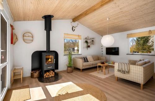 Amtoft House | Cozy Holiday Home 350 Meters From The Water In Amtoft