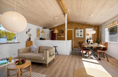 Amtoft House | Cozy Holiday Home 350 Meters From The Water In Amtoft