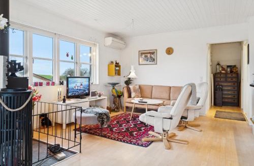 Floutrup House | Cozy Holiday Home Close To Beach And Peace