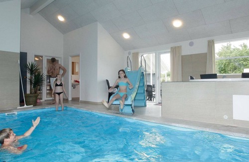 Holloselund House | Cozy Holiday Home in Tisvilde with Swimming Pool