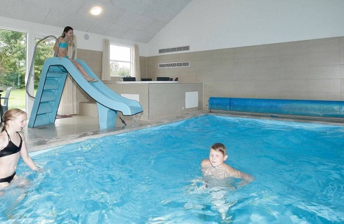Holloselund House | Cozy Holiday Home in Tisvilde with Swimming Pool
