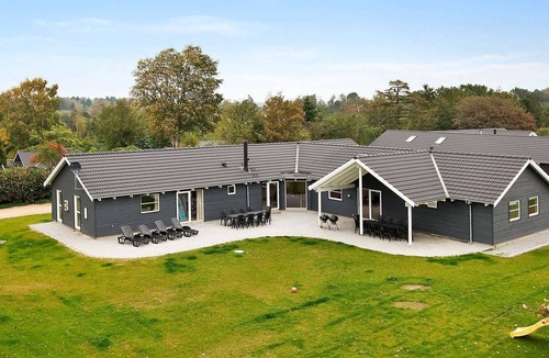 Holloselund House | Cozy Holiday Home in Tisvilde with Swimming Pool